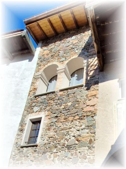Villa Antica Torre Del Castello Casa Ceresiana Carabietta Exterior foto